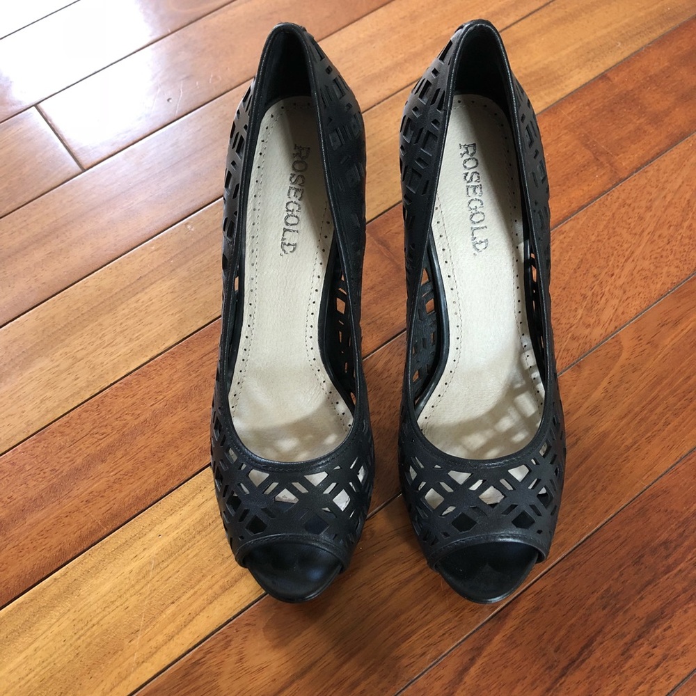 **BRAND NEW** Rosegold Laser Cut Peep Toe Pump